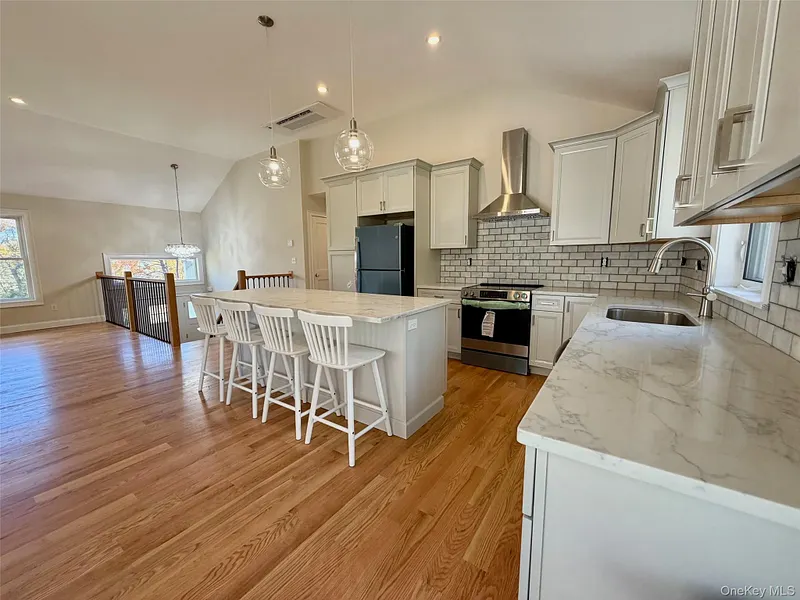 4 Webster Place Photo 4