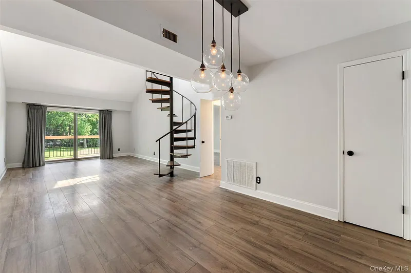 18 Bronxville Glen Drive  #3-12 Photo 9