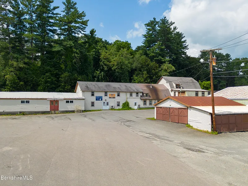 20 Maple Ave Photo 11