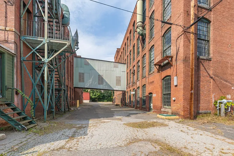 35 Lower Grape St Photo 5