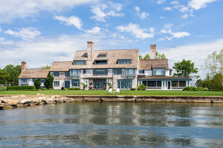 10 Mohegan Avenue Photo 1