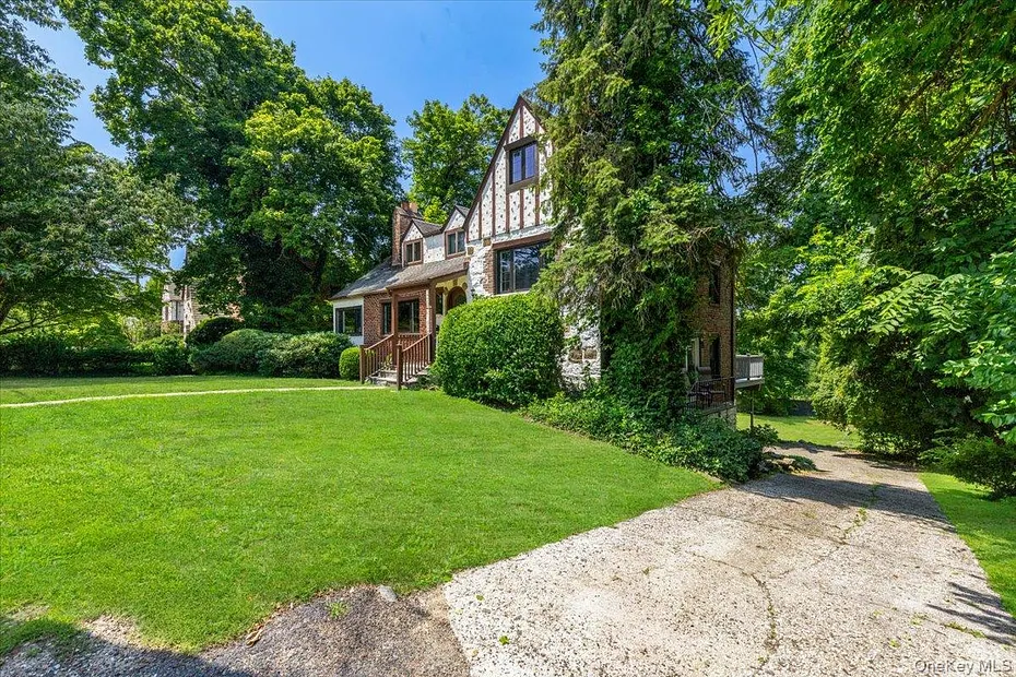 38 Fenimore Drive Photo 2
