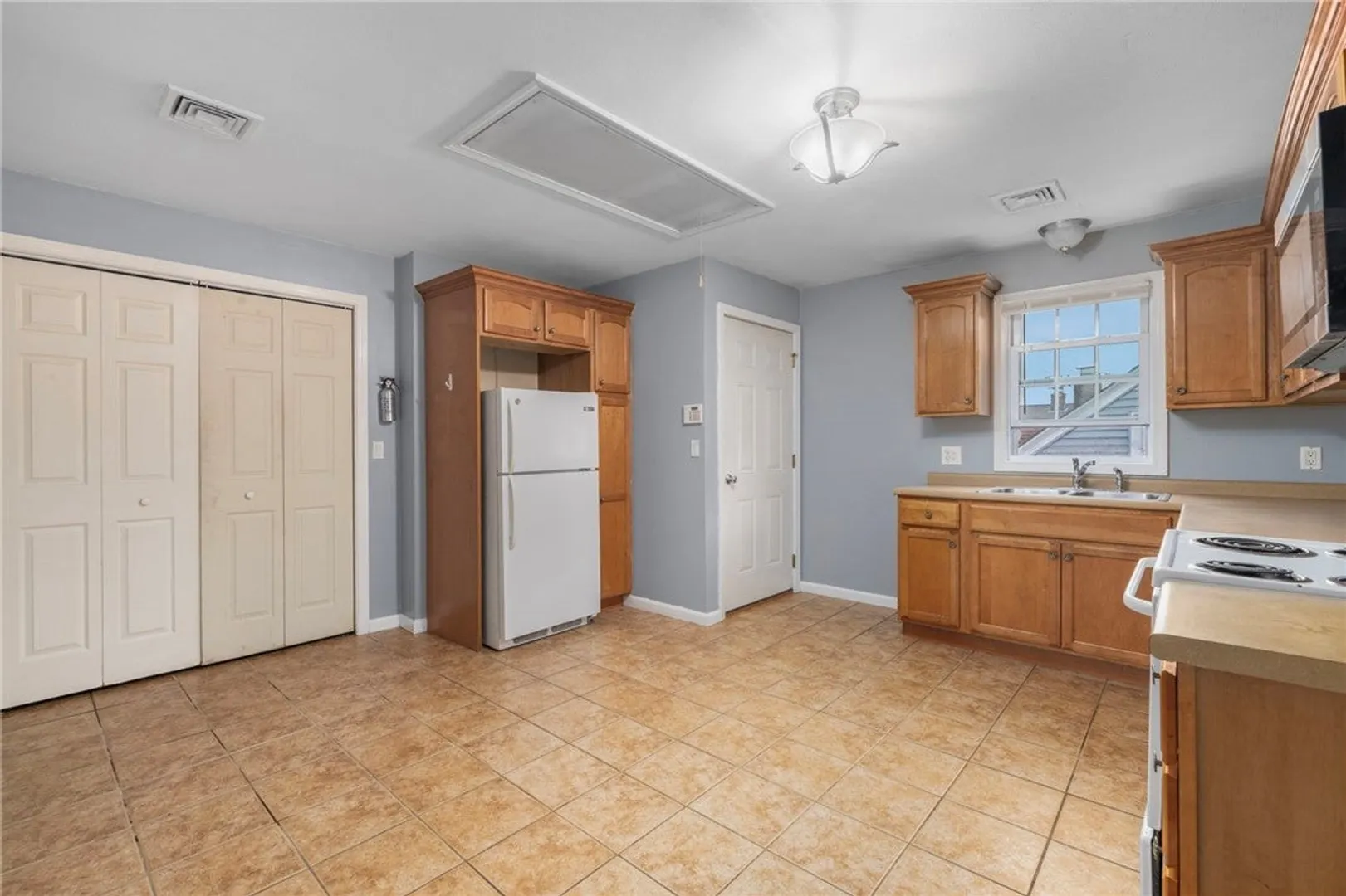 22 Aiken Street Photo 9