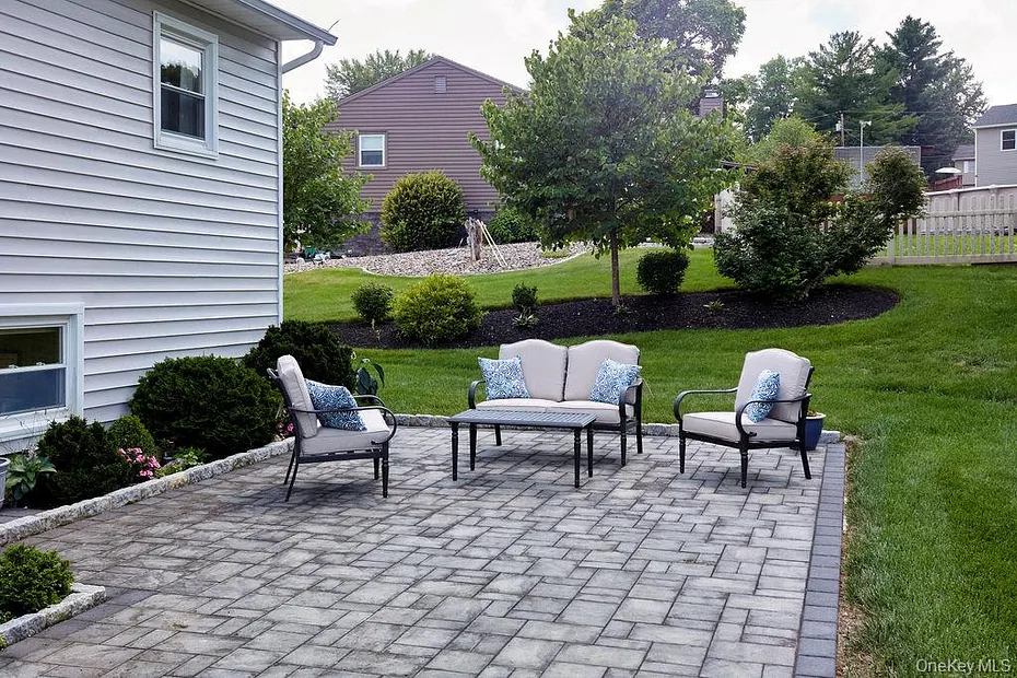 8 Carroll Drive Photo 5