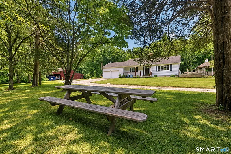 86 Spencer Hill Photo 26