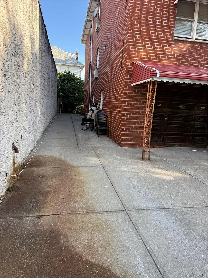 2907 Lafayette Avenue Photo 2