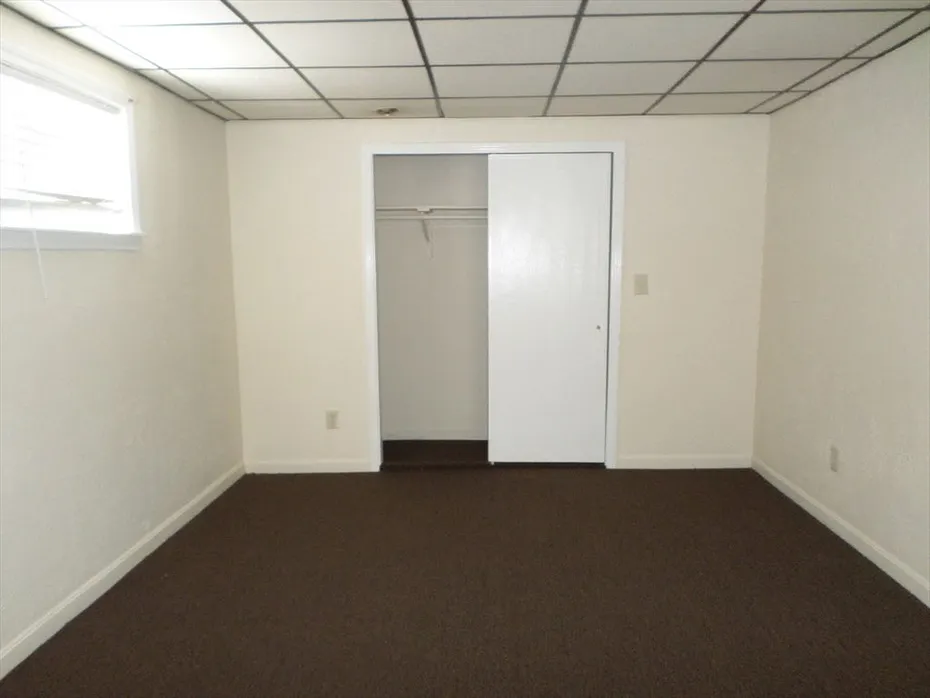 57 Bloomingdale St Photo 12