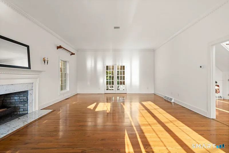 152 West River Street Photo 14