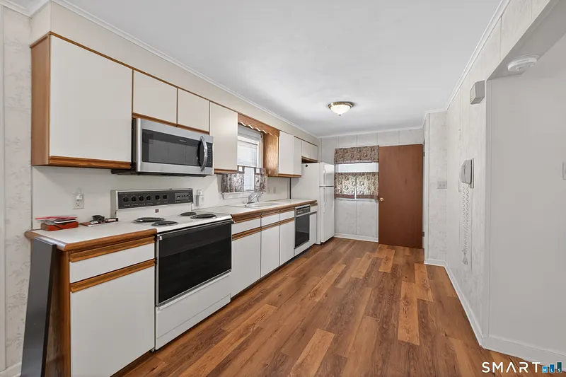 60 Gilbert Avenue Photo 5