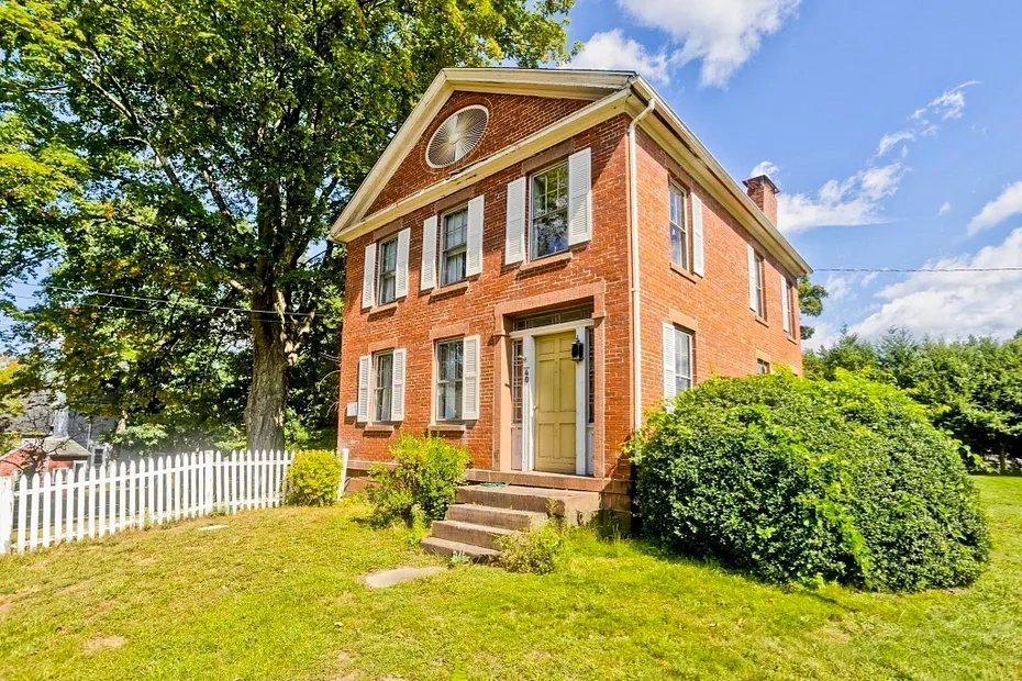 40 Somers Rd Photo 1