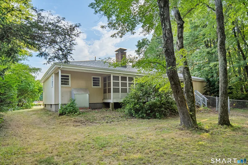 24 East Wintonbury Avenue Photo 17