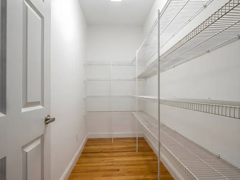 9 Pierpont Court Photo 12
