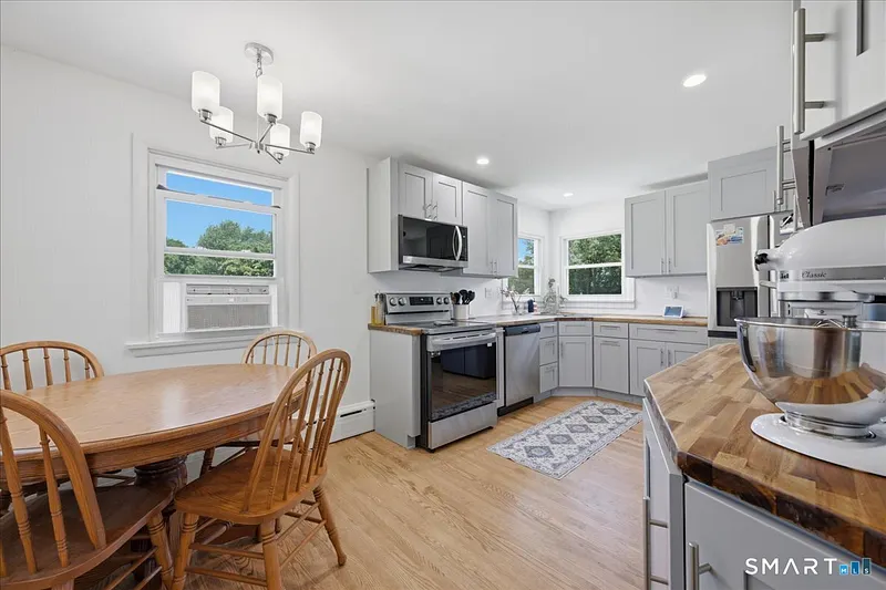 133 Bloomingdale Road Photo 11