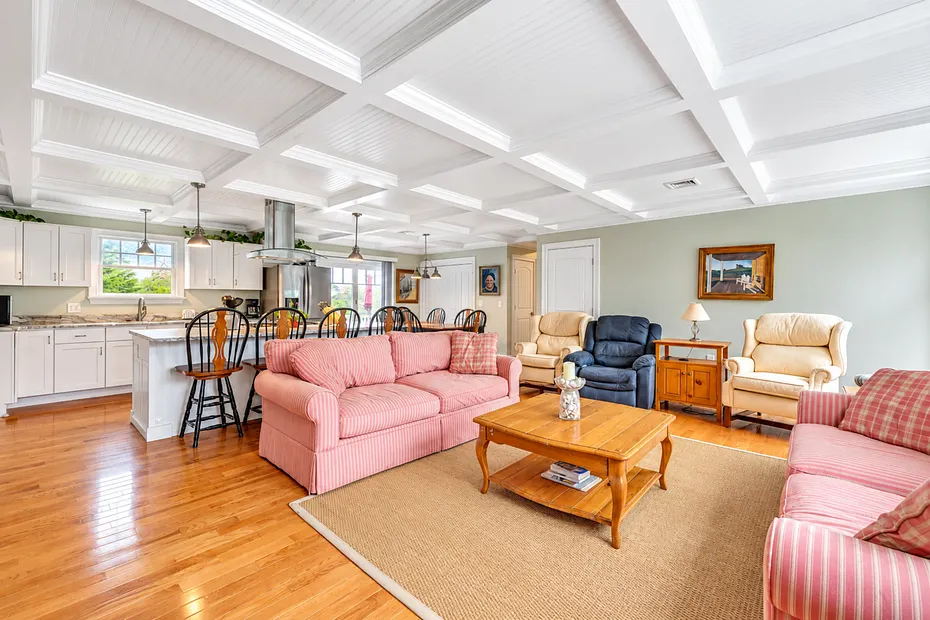 8 Montauk Avenue Photo 18