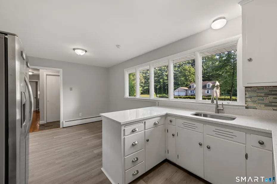24 East Wintonbury Avenue Photo 6