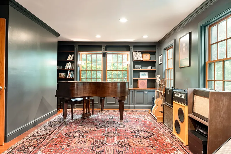 142 Interlaken Road Photo 15