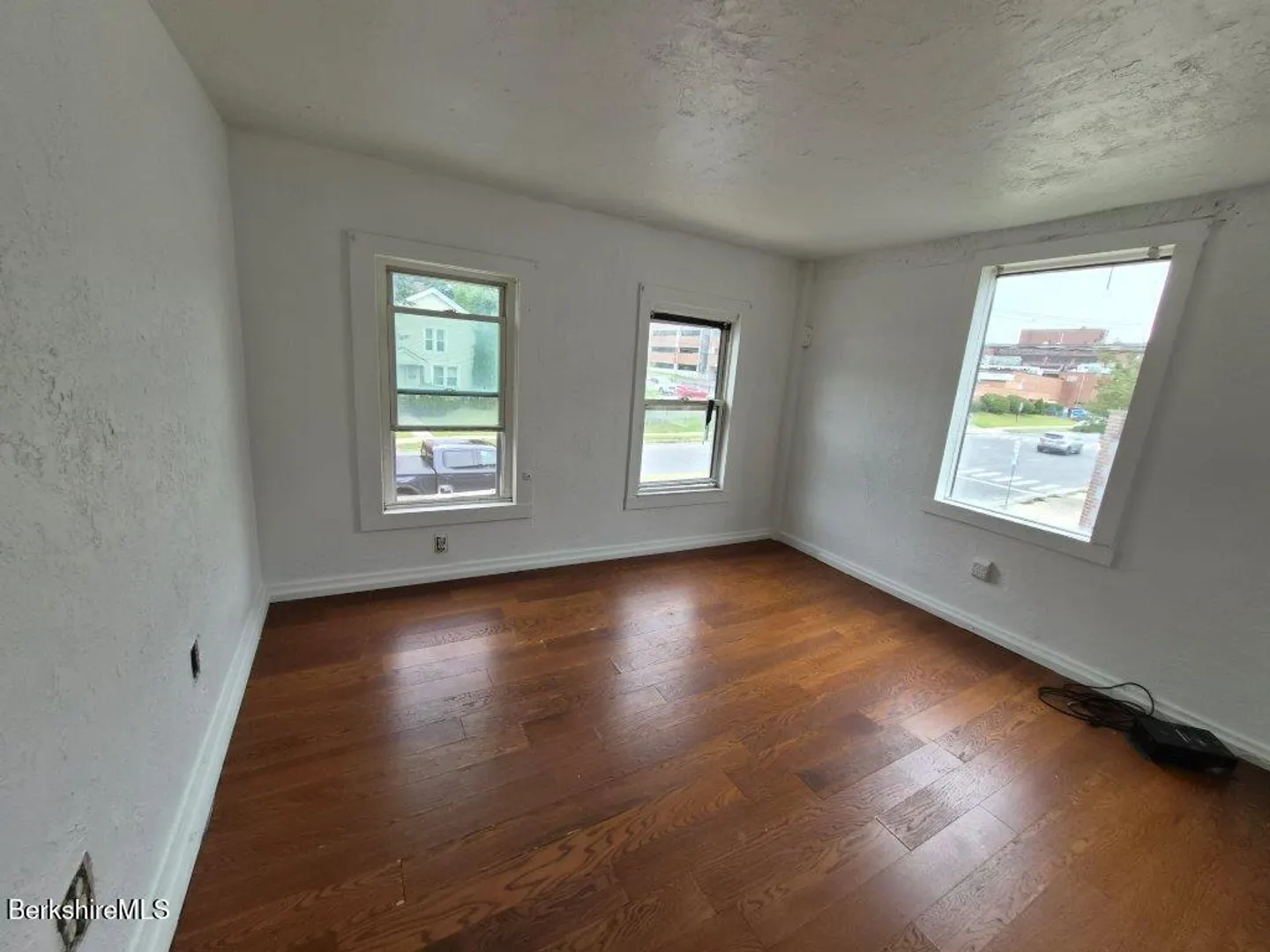 85 Wahconah St Photo 10