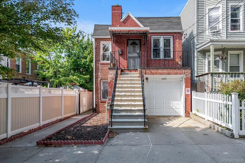 1609 Colden Avenue Photo 1
