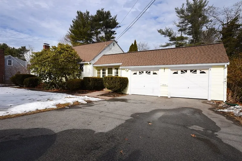 366 Webster St Photo 7