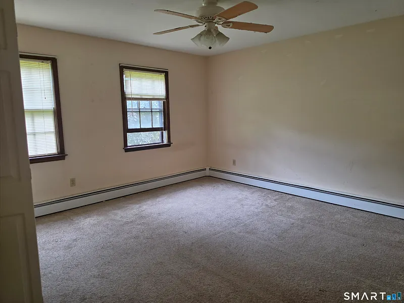 8 Squire Lane Photo 14
