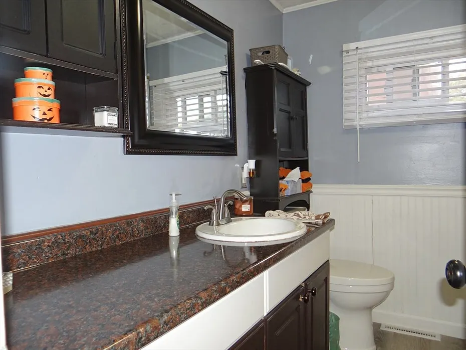 25 Marshall Ave Photo 20