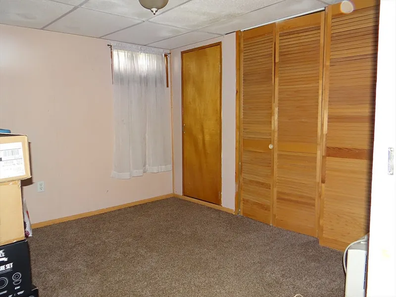25 Marshall Ave Photo 27