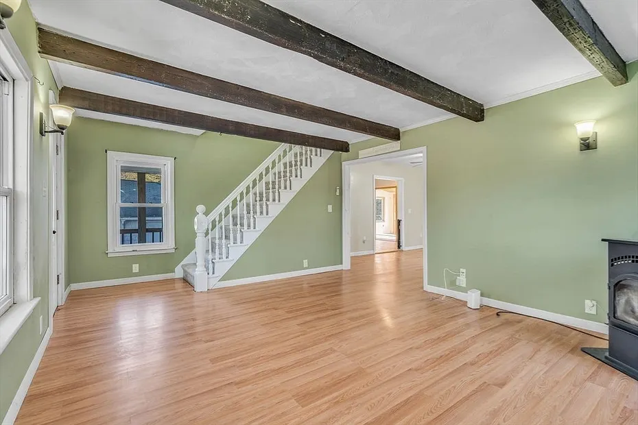 34 Pleasant St Photo 11