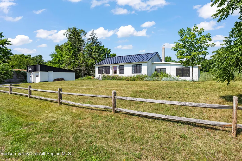 476 South Road Photo 29