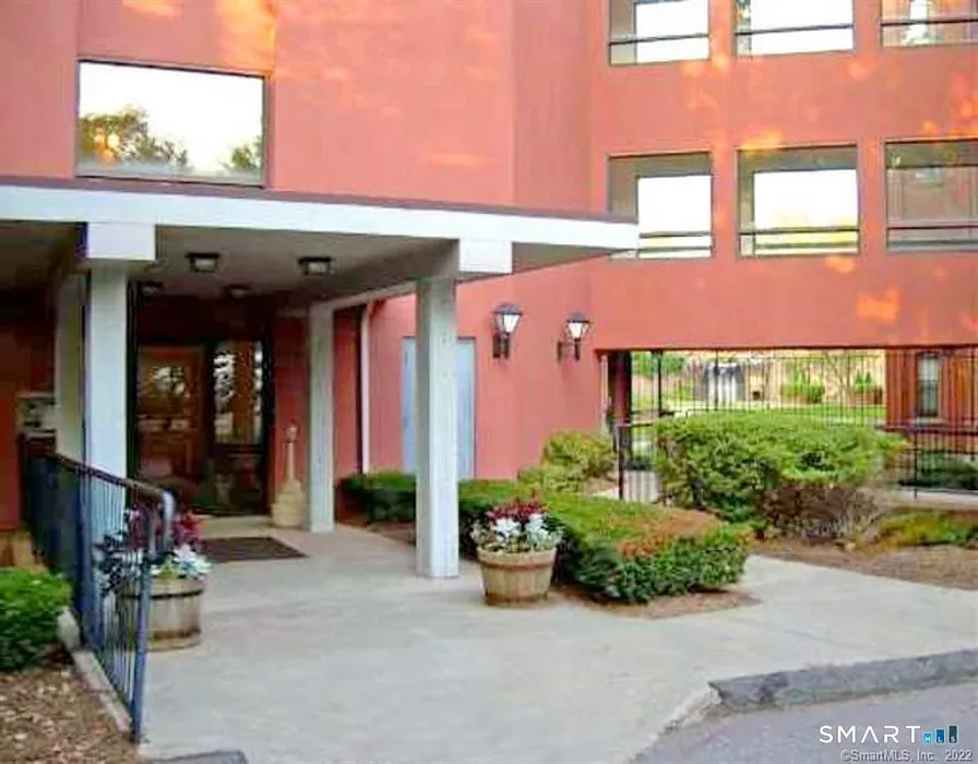222 Williams Street East  #331 Photo 2