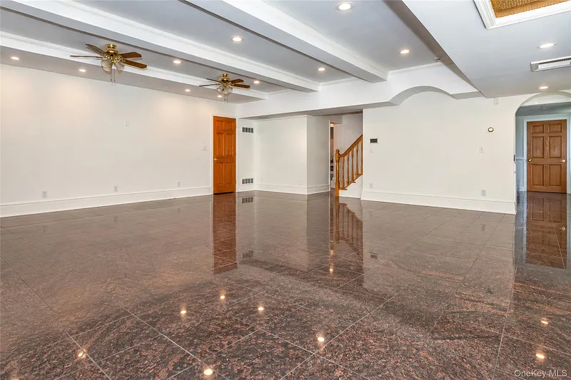 209 Beechmont Drive Photo 33