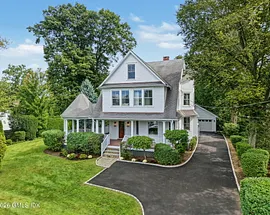 8 Highview Avenue