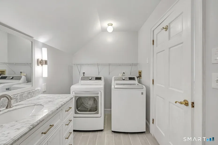 461 Amity Road Photo 32