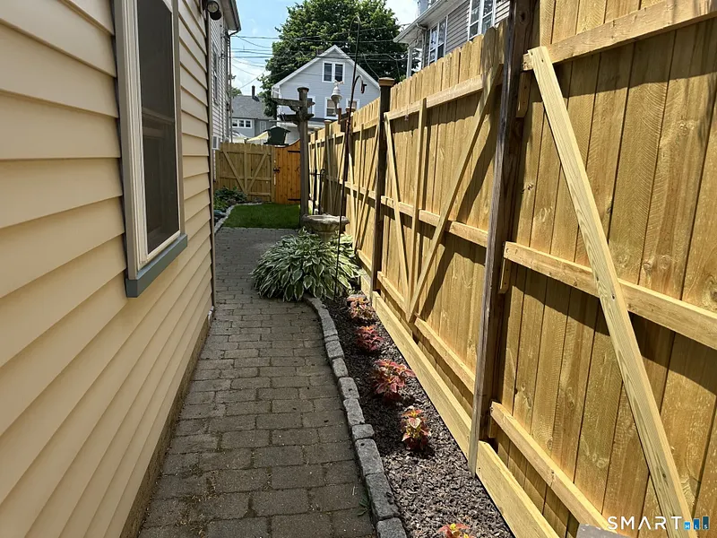 76 Lorenzo Street Photo 21