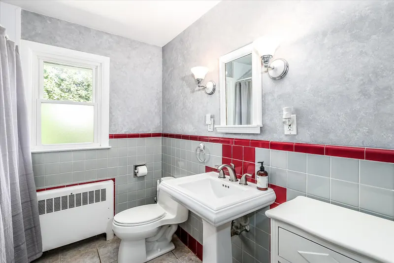86 Crown Street Photo 16