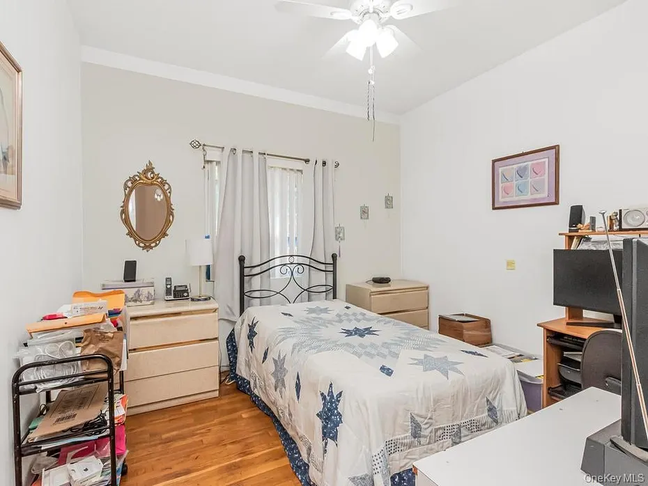 772 Home Street Photo 8
