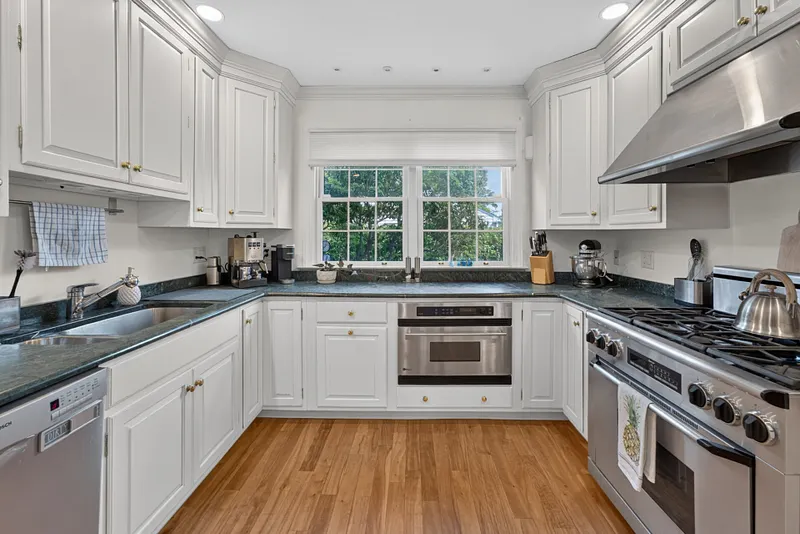 39 Glenwood Avenue Photo 6