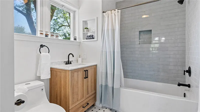 152 Tuckerman Avenue  #7 Photo 25