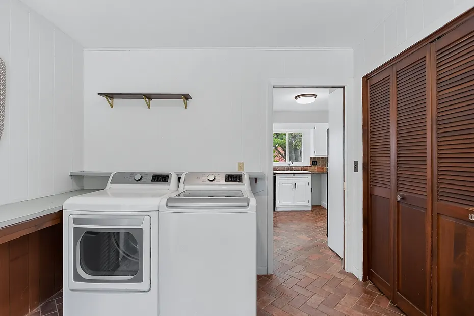 500 Walker St Photo 19