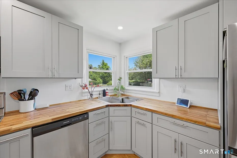 133 Bloomingdale Road Photo 13