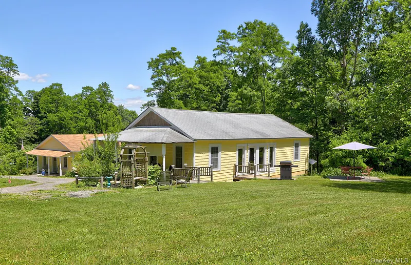 18 Stagecoach Lane Photo 32