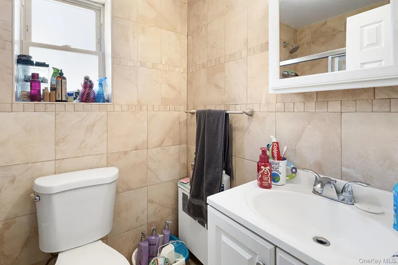 2562 Seymour Avenue Photo 31