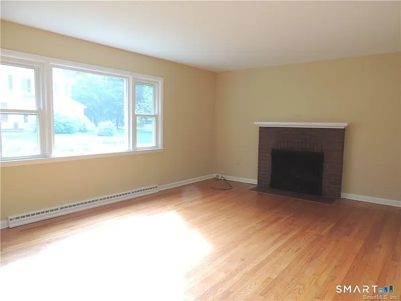 87 Hotchkiss Grove Road Photo 5