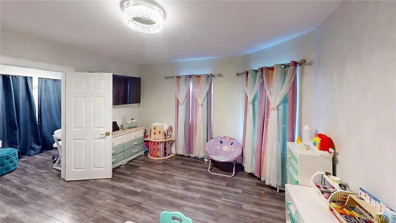 88 Grand Avenue Photo 24