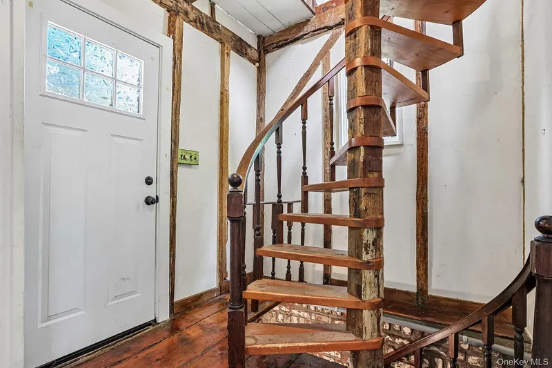 8 Reservoir Road Photo 2